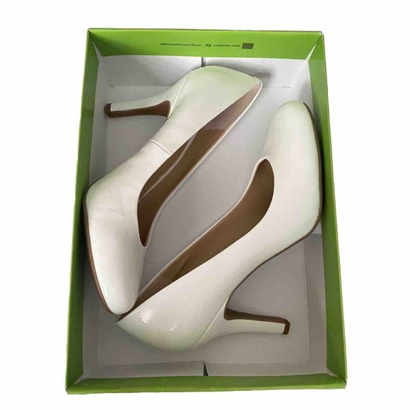 Kelly & Katie Isabel Round Toe Pumps 4” Heels - 9.5M - White Patent - Picture 2 of 2